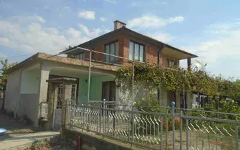 Auction image House