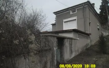 Auction image House