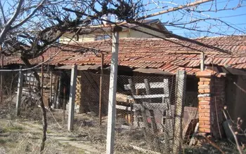 Auction image House