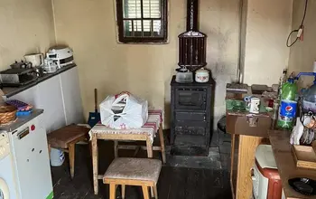 Auction image House